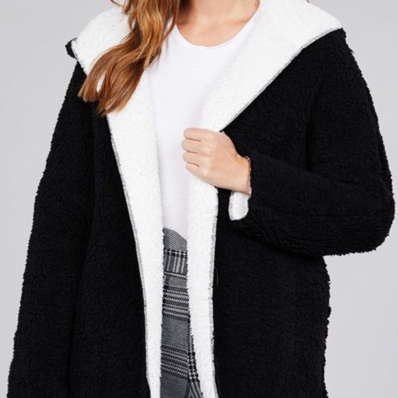 HP🎊BLACK/ IVORY FAUX FUR reversible - Hoodie - Picture 2 of 4